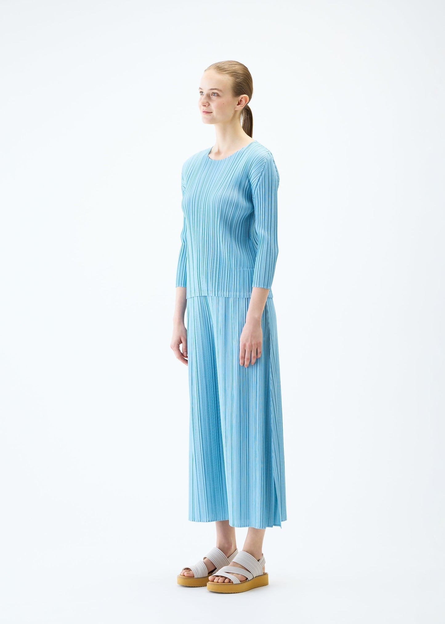 MELLOW PLEATS