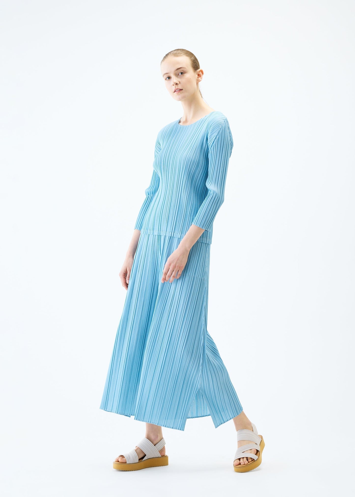 MELLOW PLEATS
