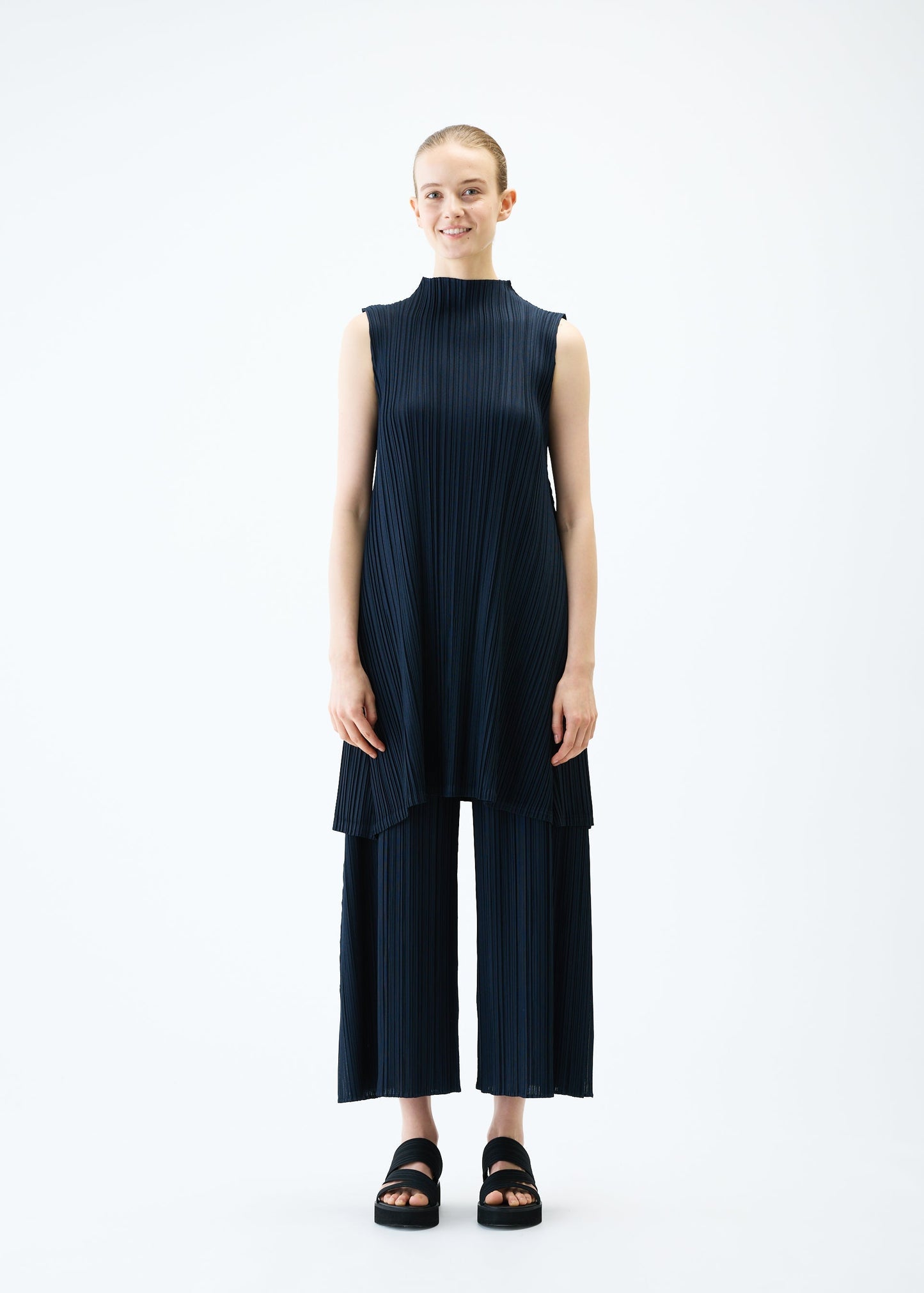 MELLOW PLEATS