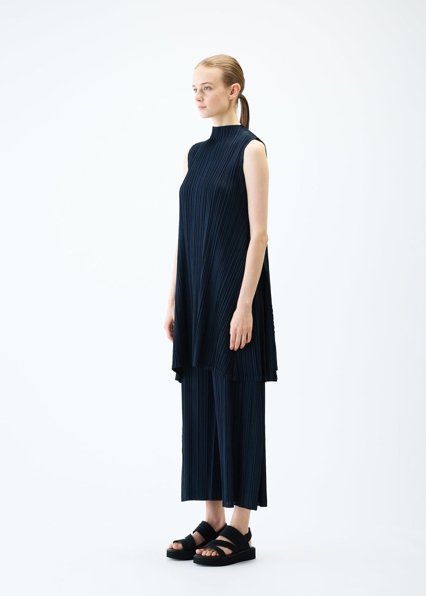 MELLOW PLEATS