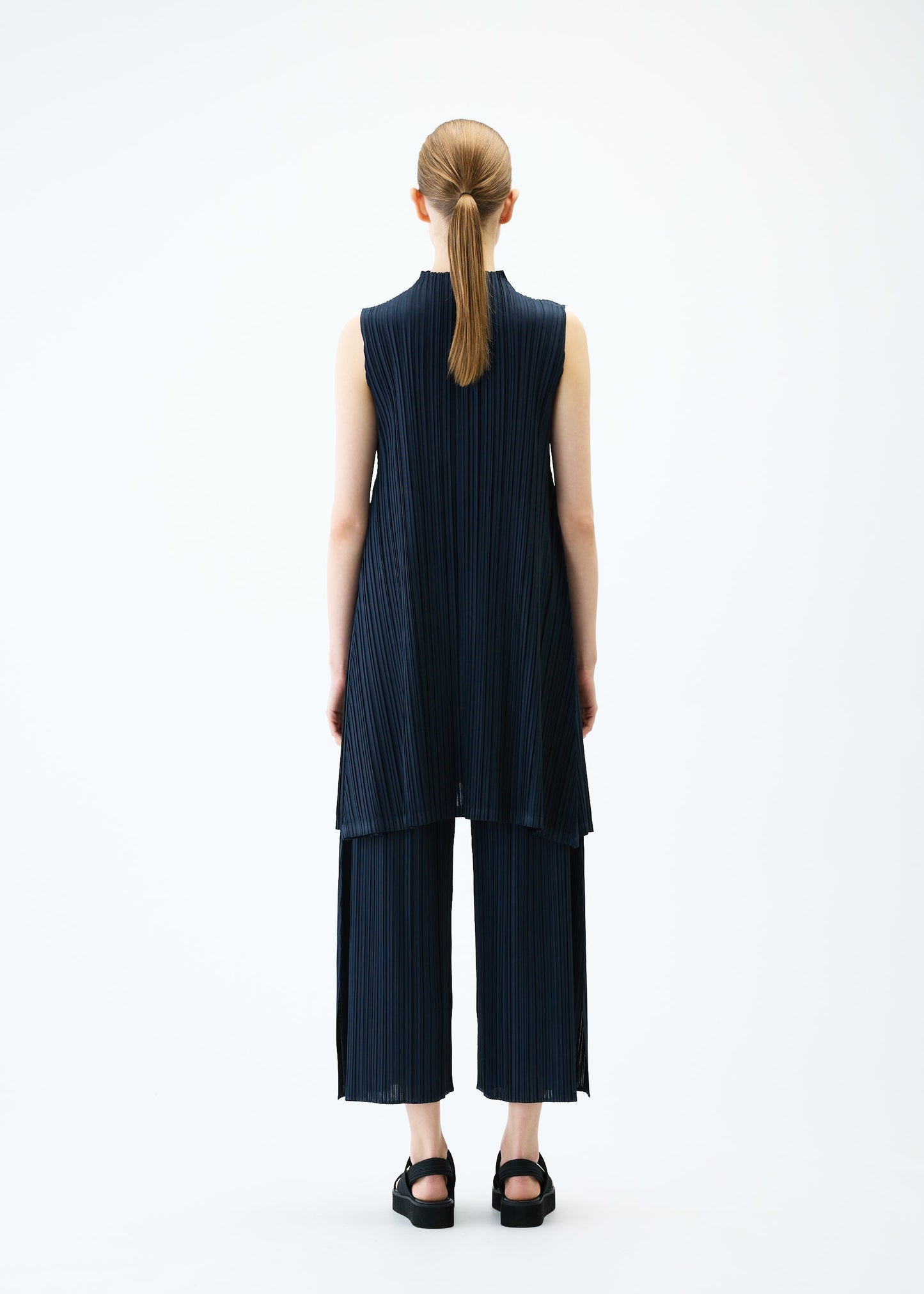 MELLOW PLEATS