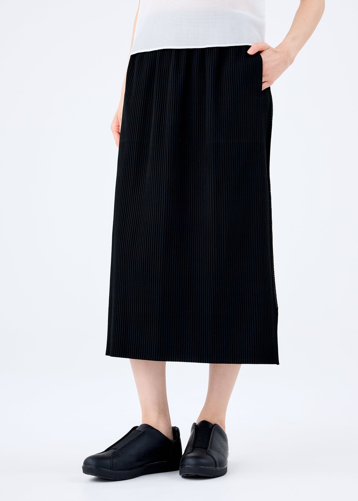 FINE KNIT PLEATS BLACK